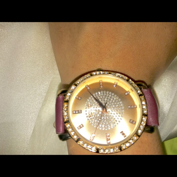 Maroon Watch - Picture 4 of 5